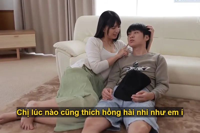 Em trai chim to đang nghỉ giữa hiệp mà chị vẫn nứng nằm ngoáy không ngừng